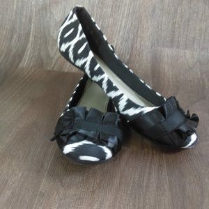 NWT Fergacilious by Fergie Size 6 Stripe Flats